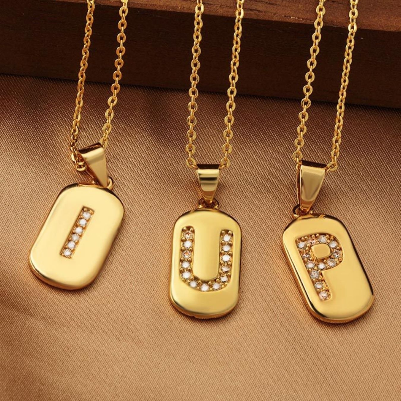 Initial Necklace "Glow Sparkle"