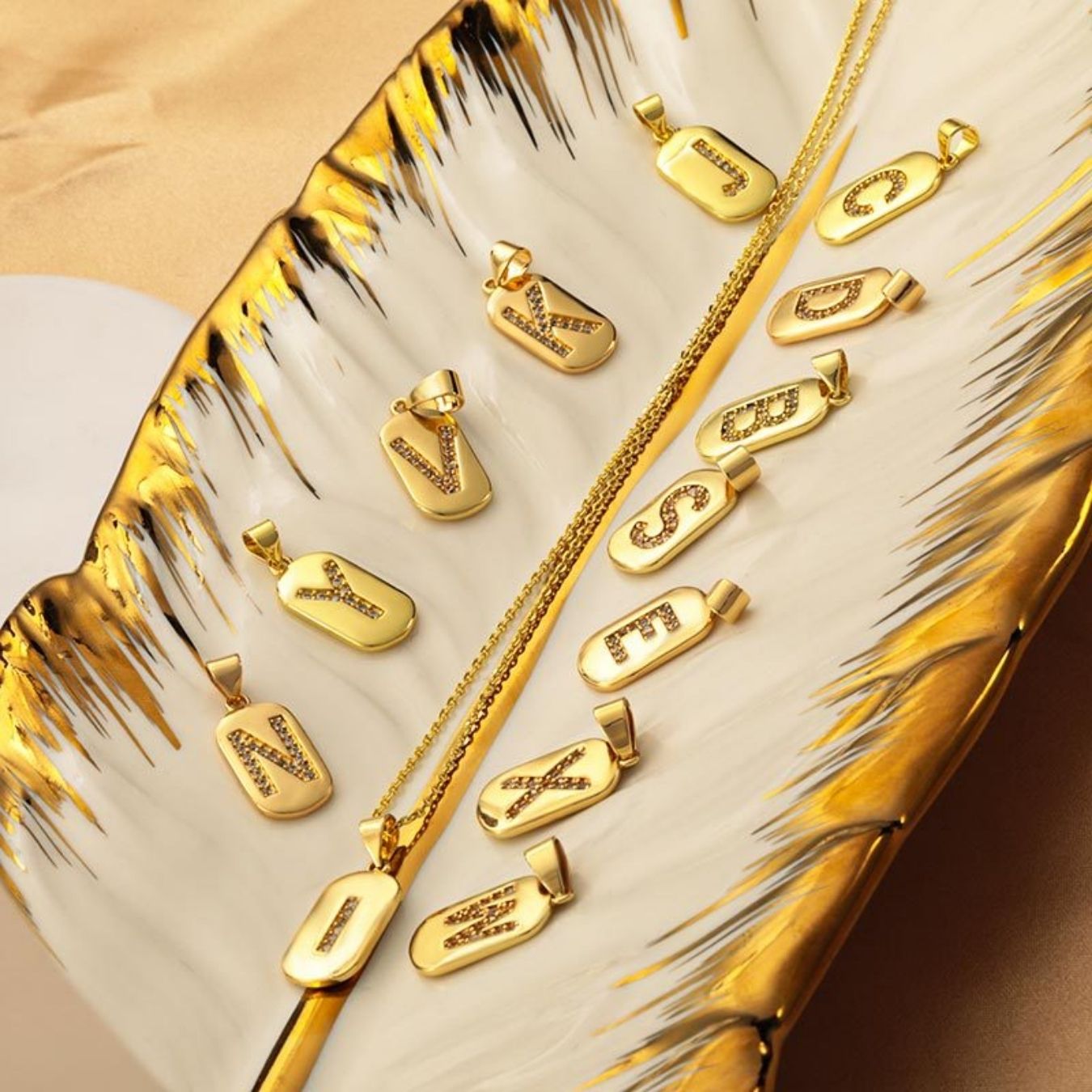 Initial Necklace "Glow Sparkle"