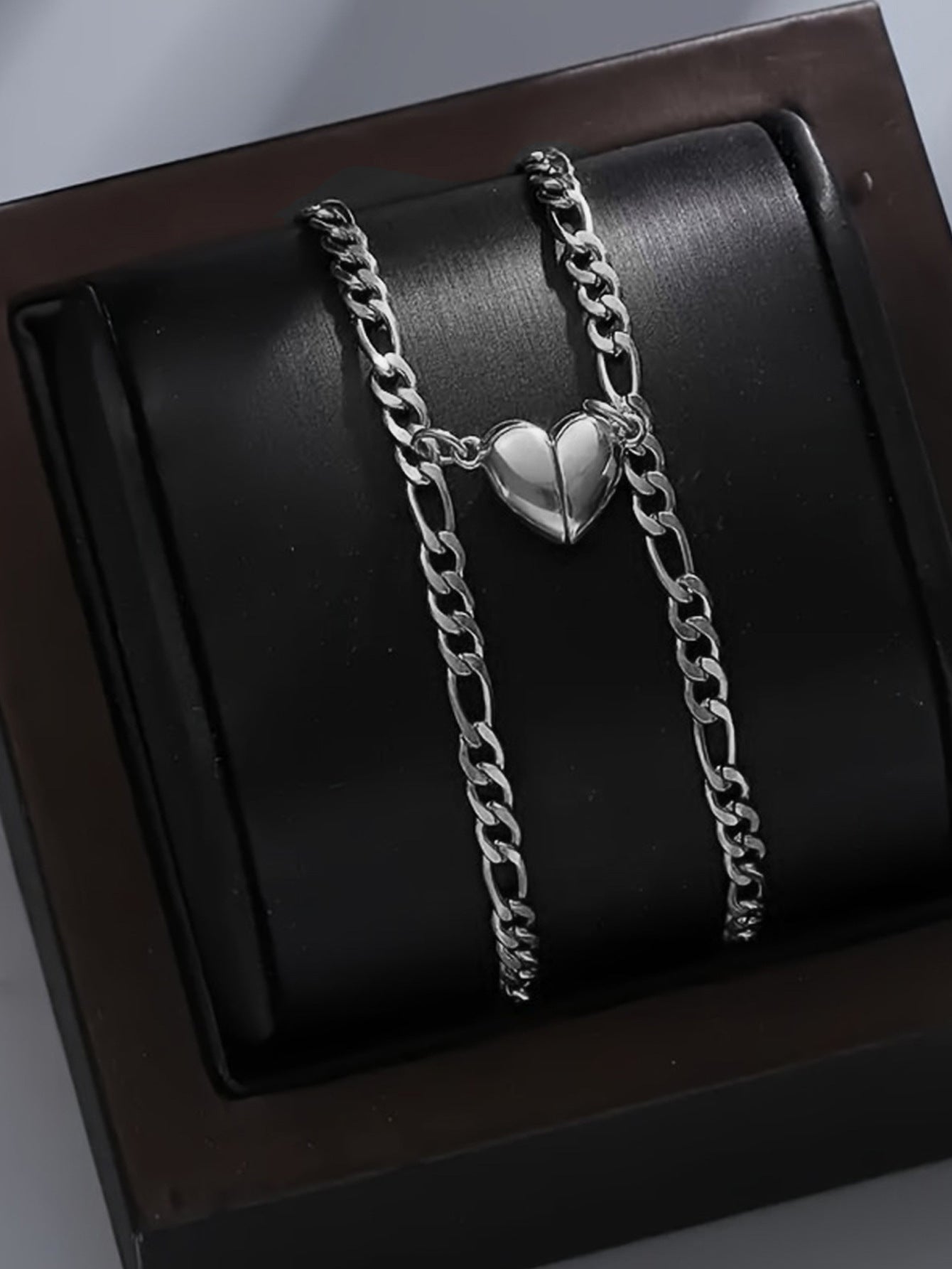 RICCARDI - MAGNETIC HEART BRACELETS