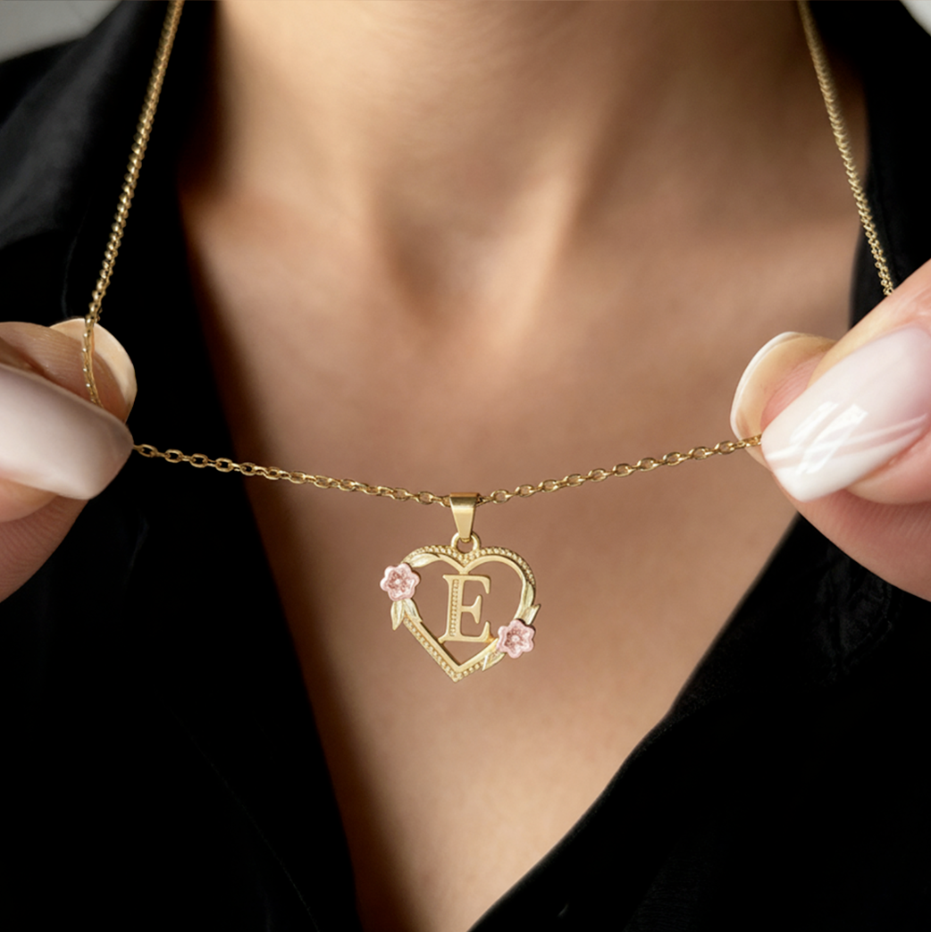 Initial Necklace "Bloom"